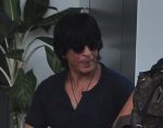 Shahrukh Khan snapped at dmestic airport on 16th Oct 2011 (2).JPG